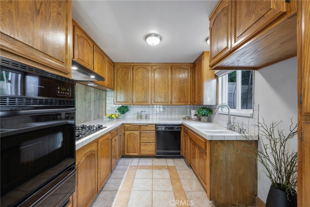 14673 Hawes Street Property Photo 21