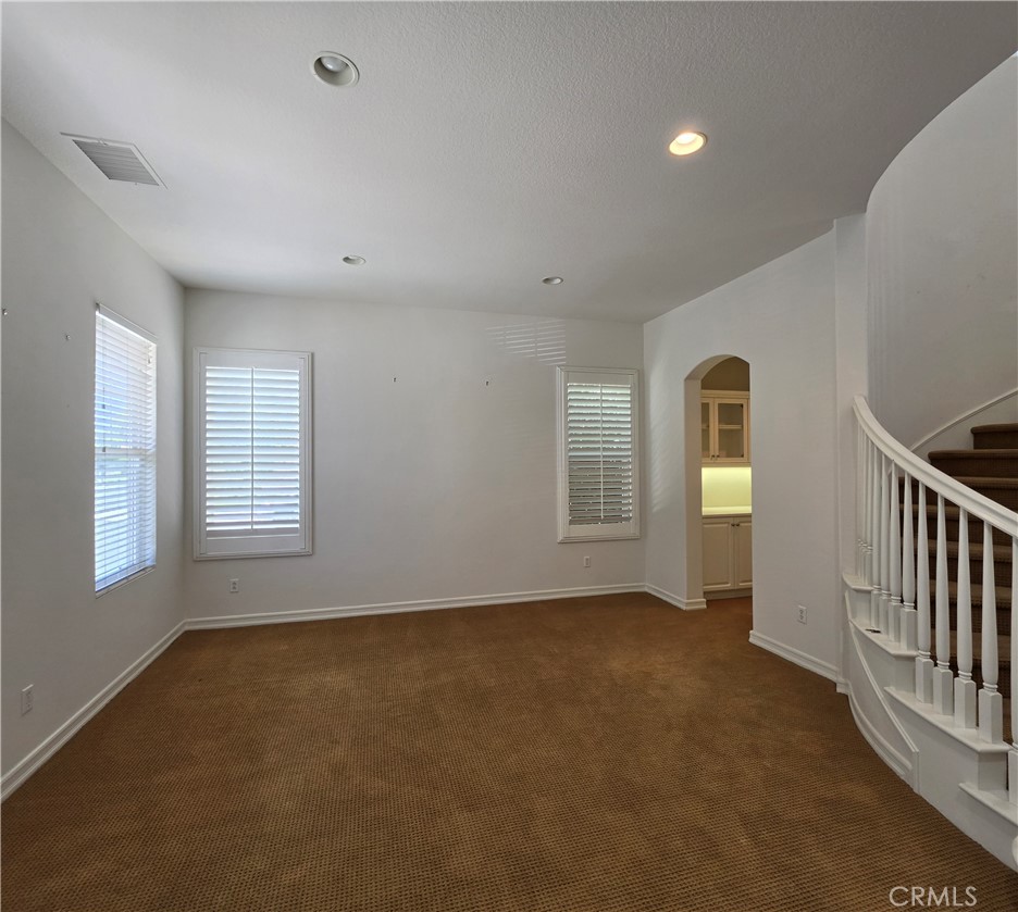 629 Oak Tree Street Property Photo 3