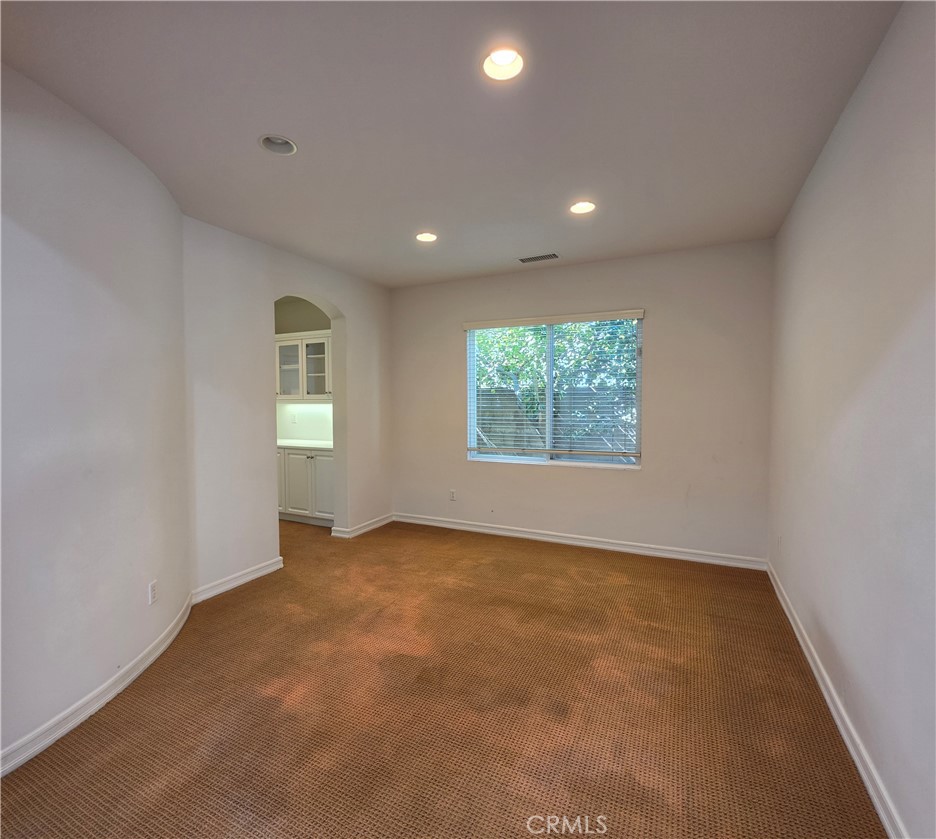 629 Oak Tree Street Property Photo 4