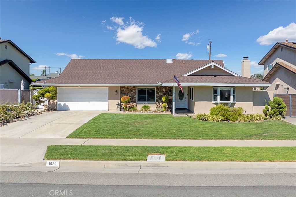 1529 E San Alto Property Photo 1
