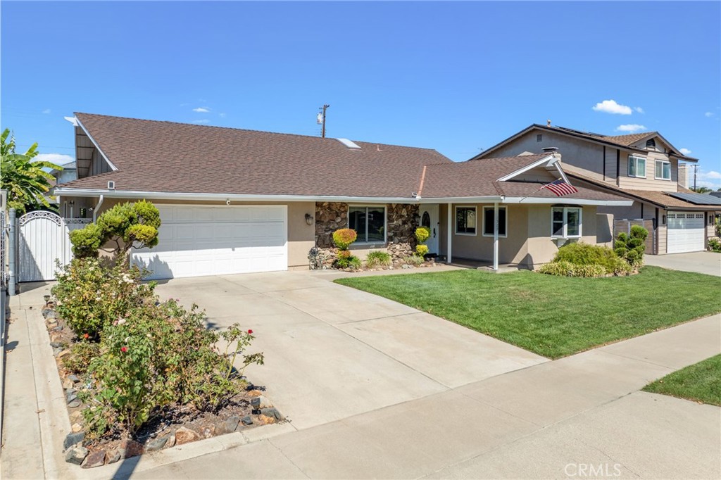 1529 E San Alto Property Photo 3