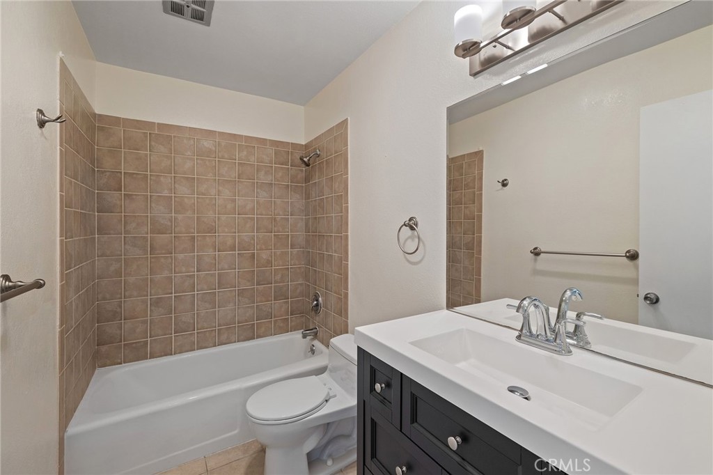1187 E 3rd 202 Property Photo 18