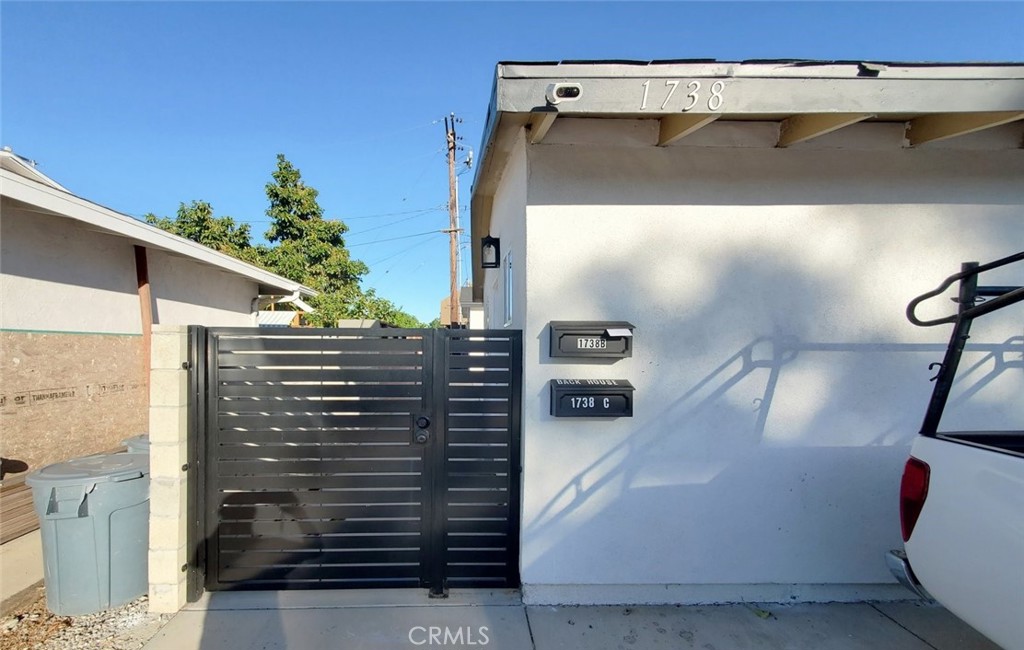 1738 Varna S Property Photo 2