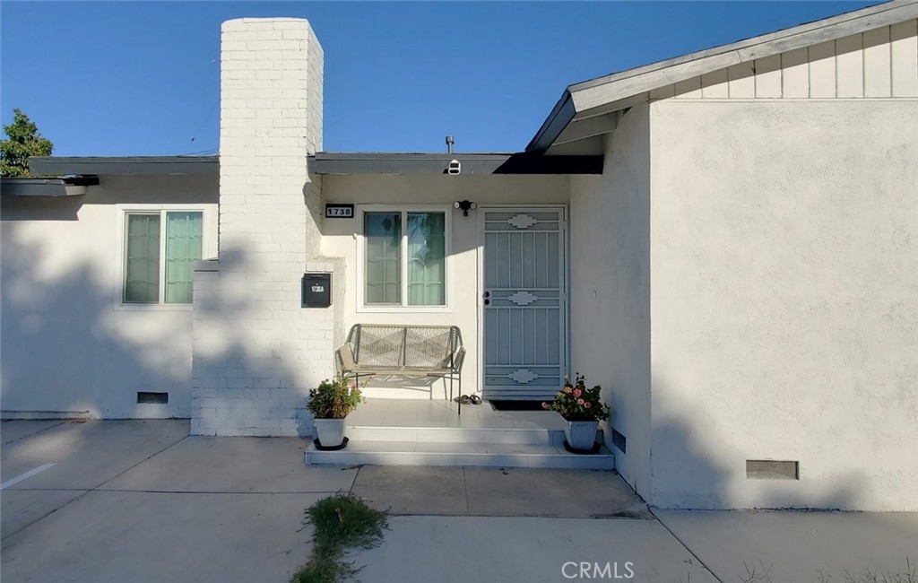 1738 Varna S Property Photo 3