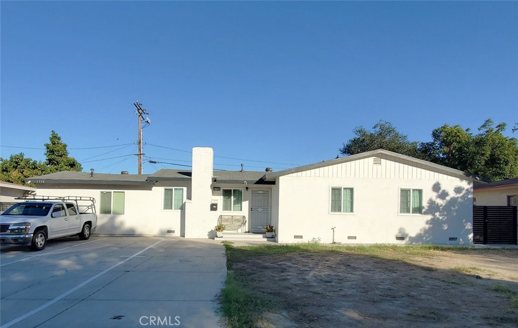 1738 Varna S Property Photo 5