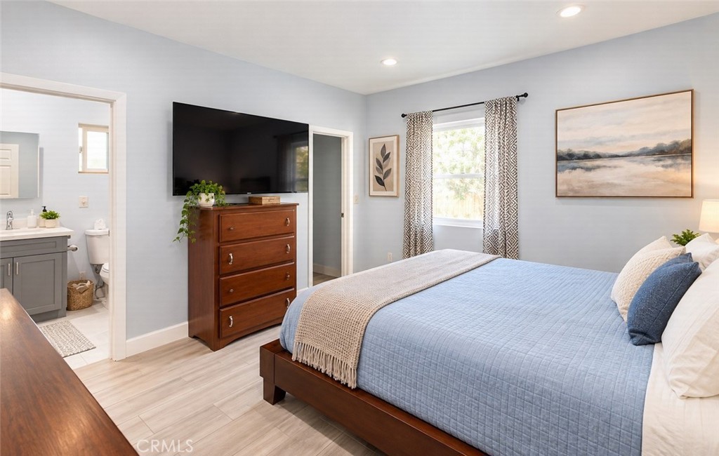 1738 Varna S Property Photo 7