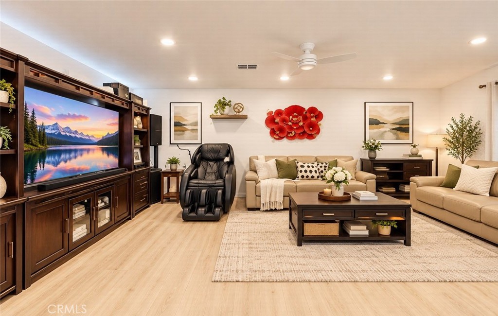 1738 Varna S Property Photo 14
