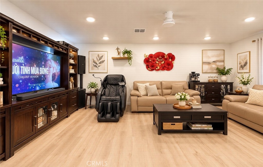 1738 Varna S Property Photo 15