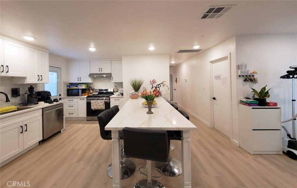 1738 Varna S Property Photo 18