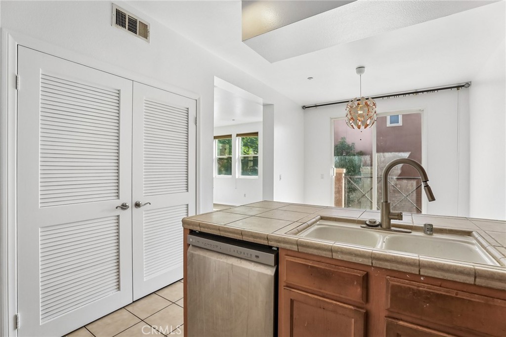 500 N Willowbrook K-8 Property Photo 10