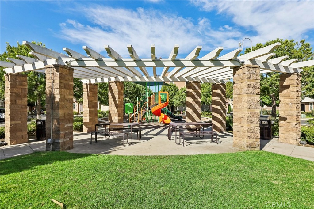 500 N Willowbrook K-8 Property Photo 26