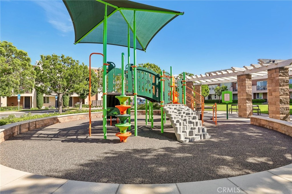 500 N Willowbrook K-8 Property Photo 29