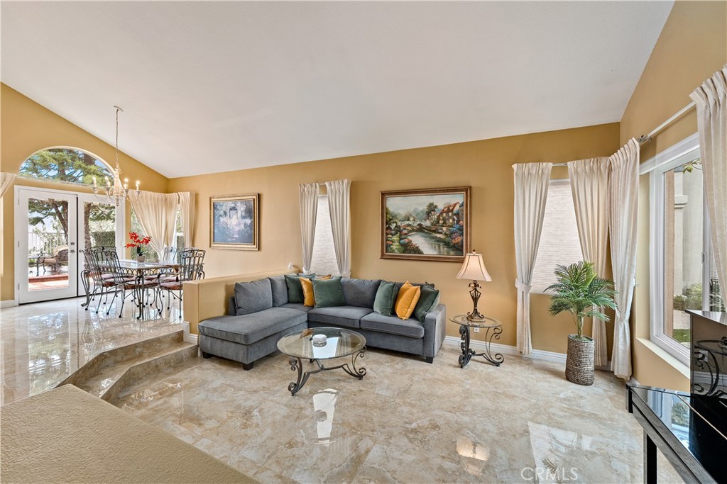 8171 E Marblehead Way Property Photo 4