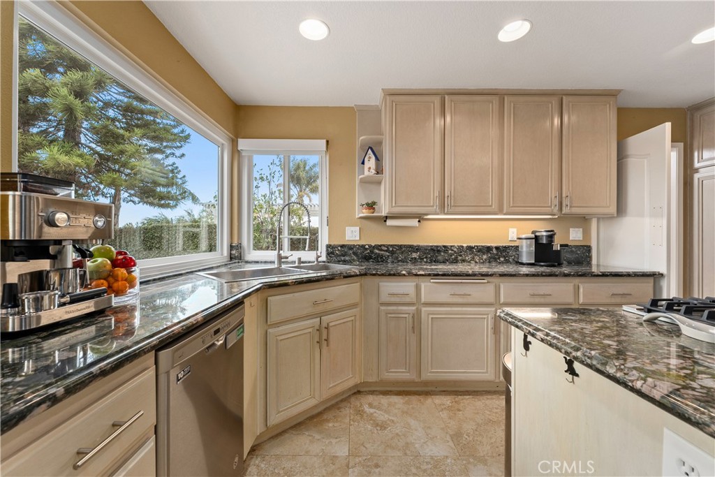 8171 E Marblehead Way Property Photo 5