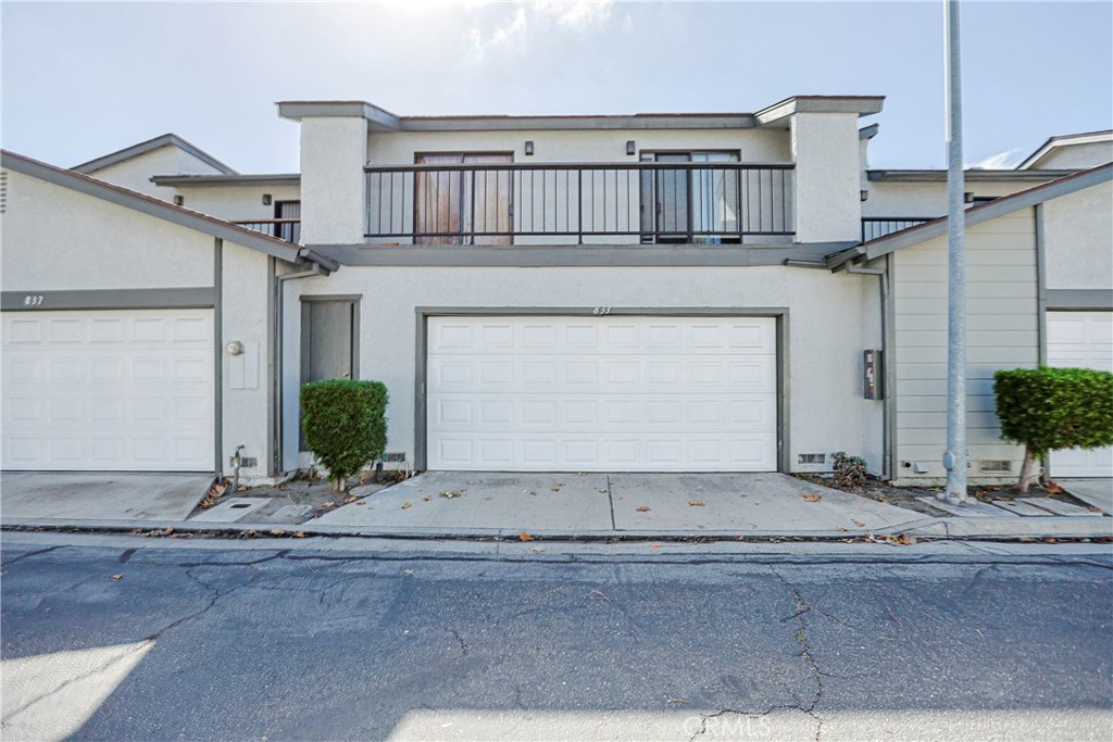 833 Amberwood Property Photo 1