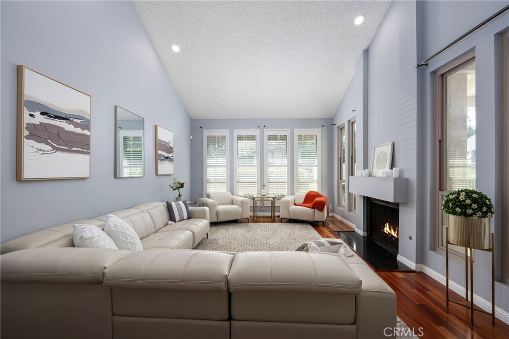 635 Edith Way Property Photo 3