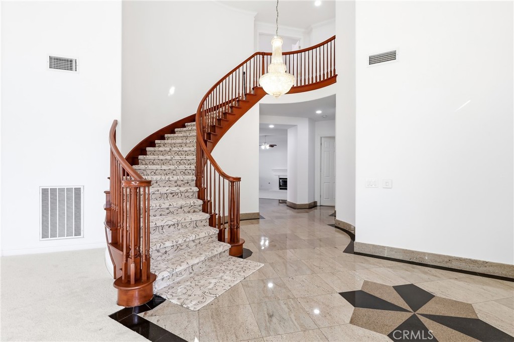 17529 Cloverdale Property Photo 13