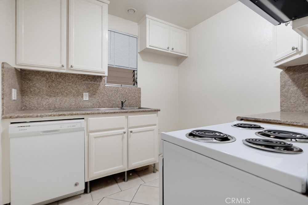 640 Elm Ave. 11 Property Photo 20