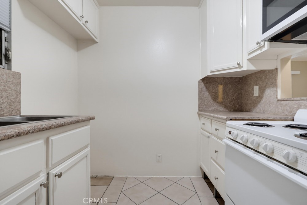 640 Elm Ave. 11 Property Photo 21