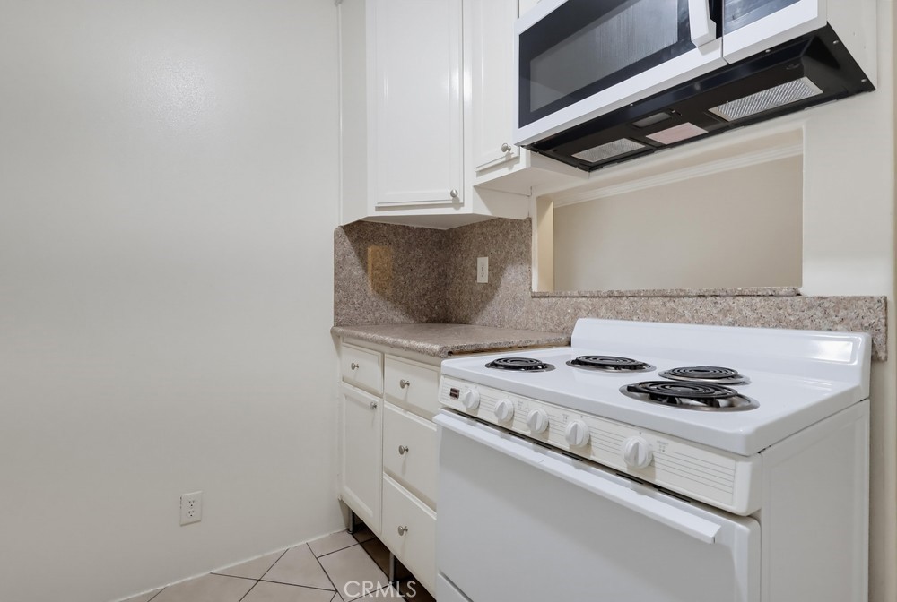 640 Elm Ave. 11 Property Photo 22