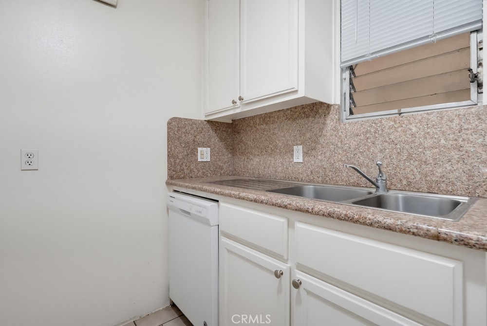 640 Elm Ave. 11 Property Photo 25
