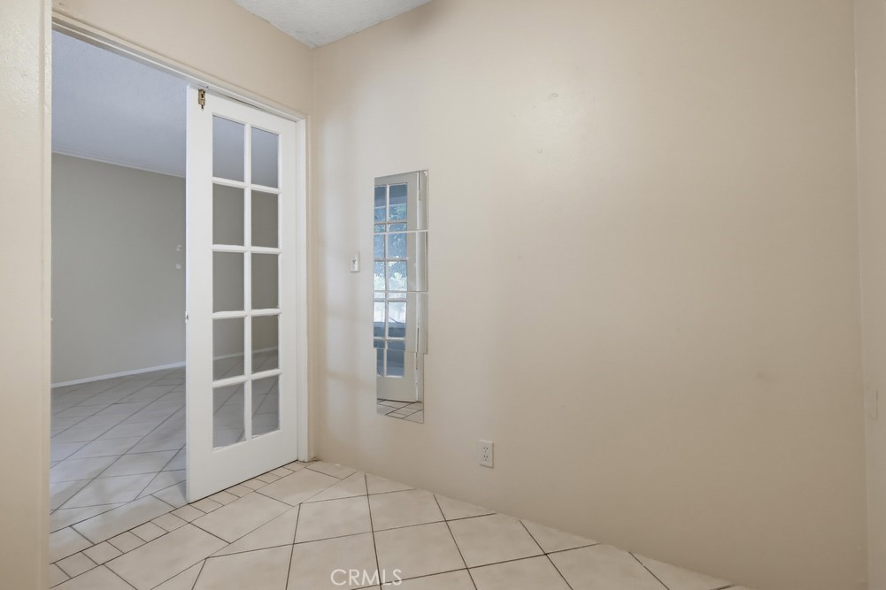 640 Elm Ave. 11 Property Photo 28