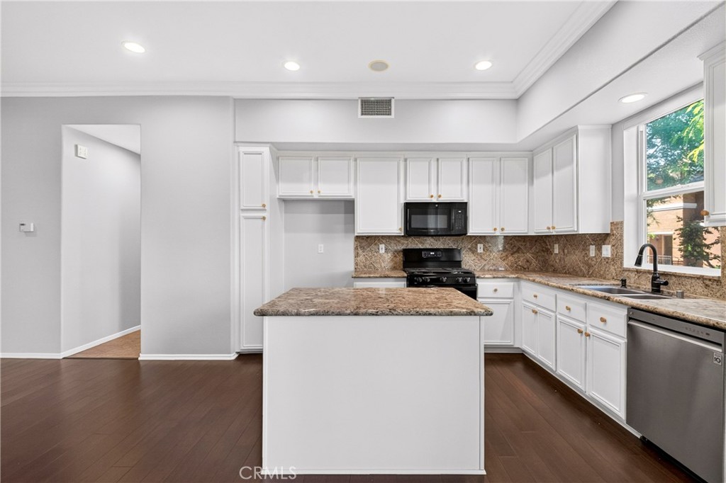 2260 Clark Property Photo 6