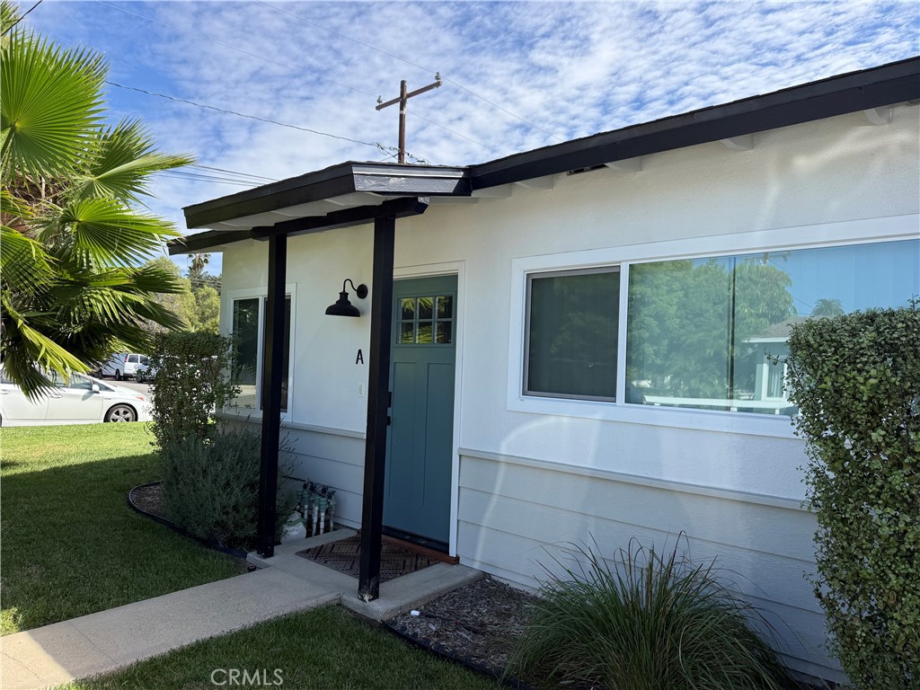 241 Costa Mesa St, Unit A Property Photo 2