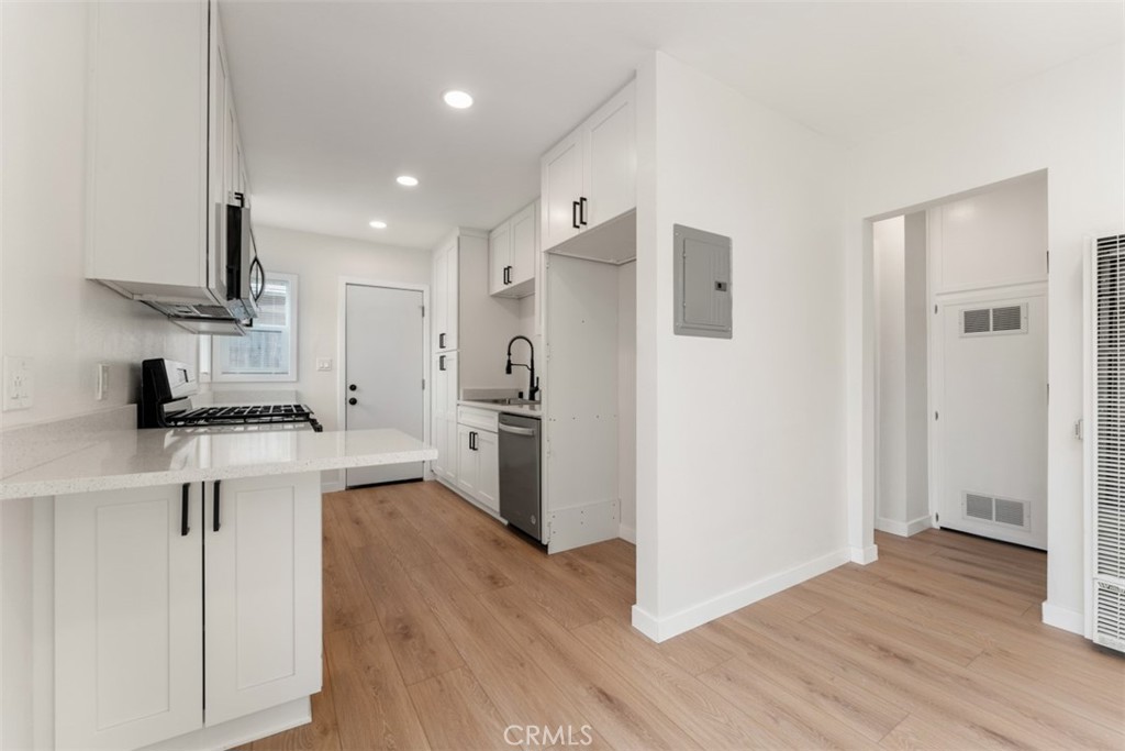 241 Costa Mesa St, Unit A Property Photo 8