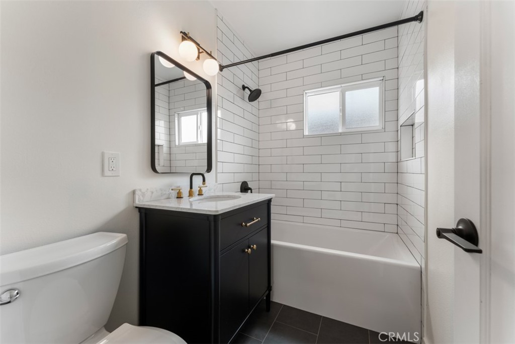 241 Costa Mesa St, Unit A Property Photo 18