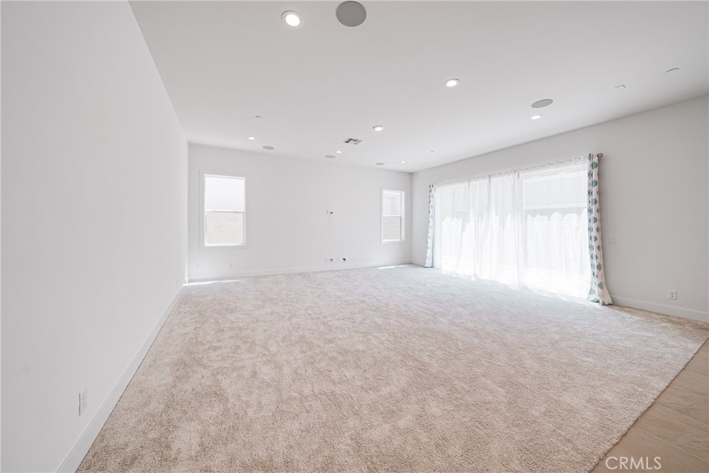 121 Bear Leaf Property Photo 3