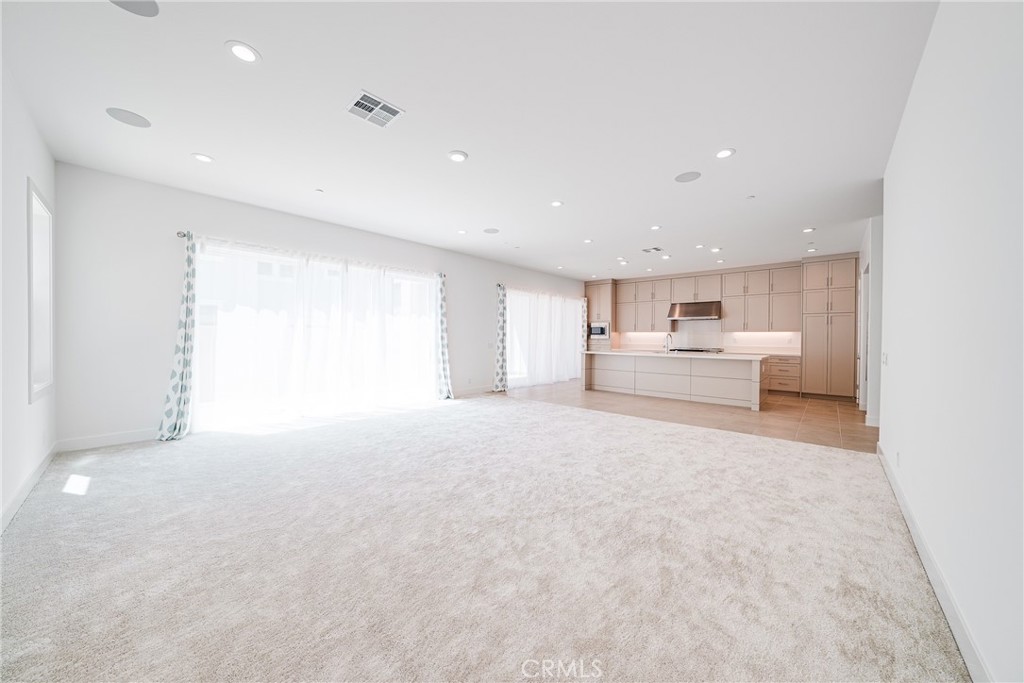 121 Bear Leaf Property Photo 4