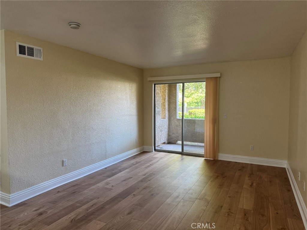 2325 Del Mar Way #106 Property Photo 3