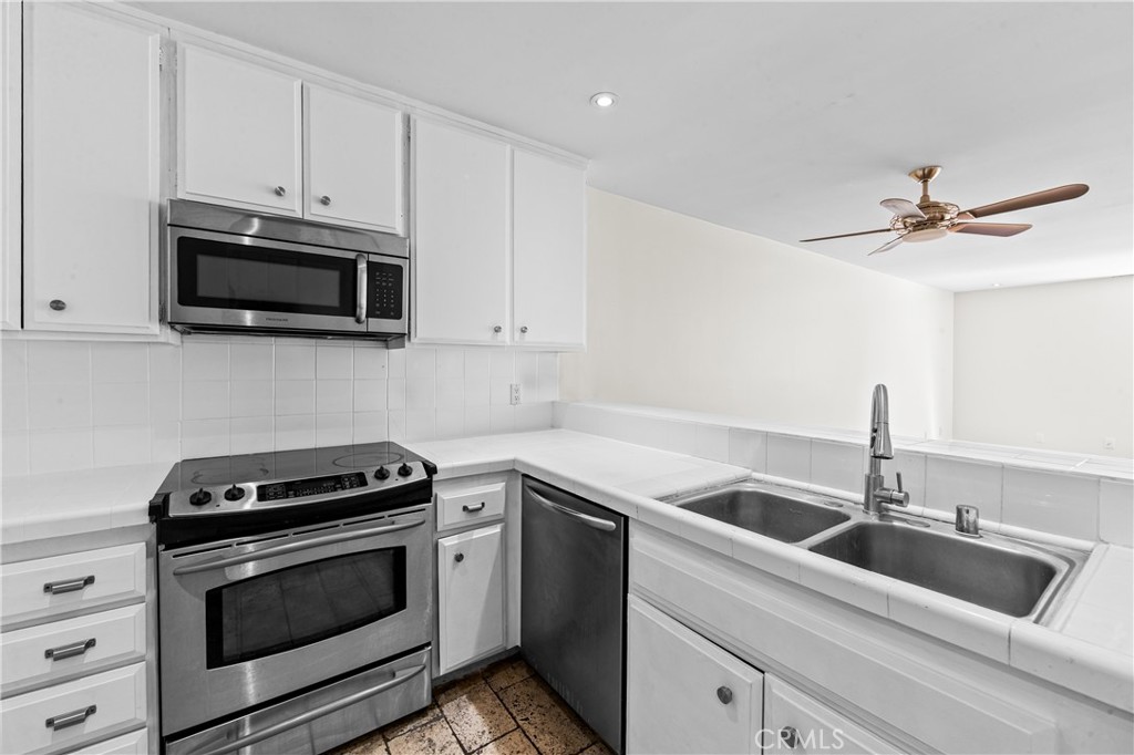 1140 E Ocean Boulevard 124 Property Photo 9