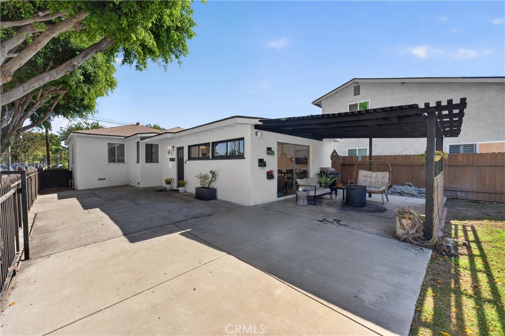 1204 E Poinsettia Property Photo 4