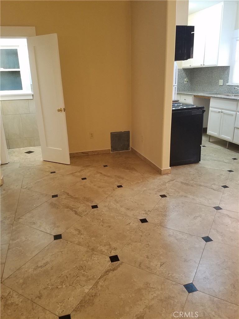 635 Elm Avenue 3 Property Photo 6