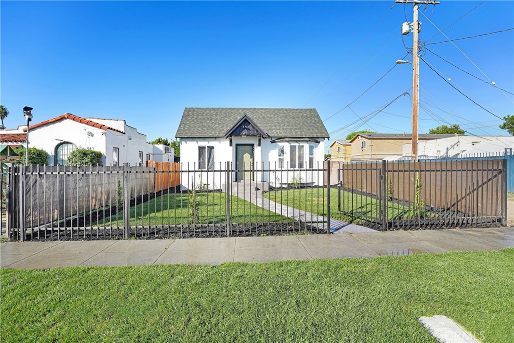 447 E 94th Property Photo
