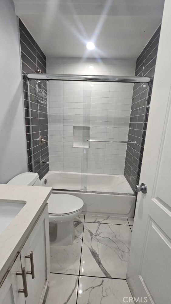 234 E 27th Property Photo 8
