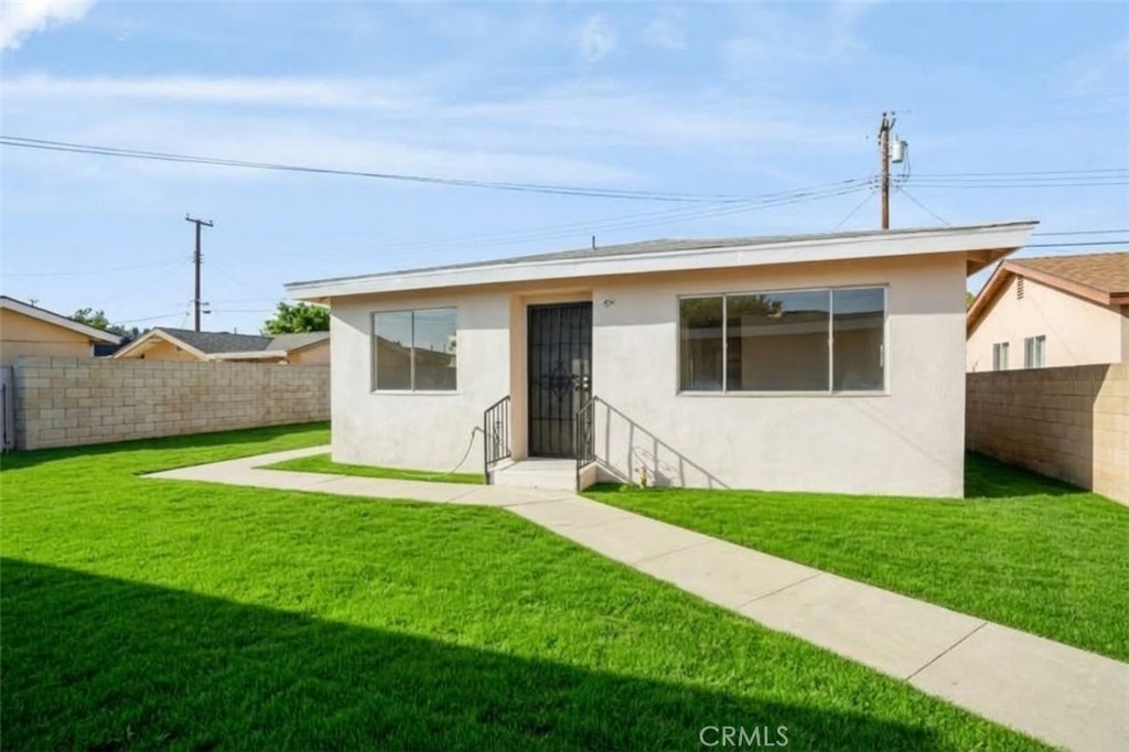 2205 W 9th Property Photo 8