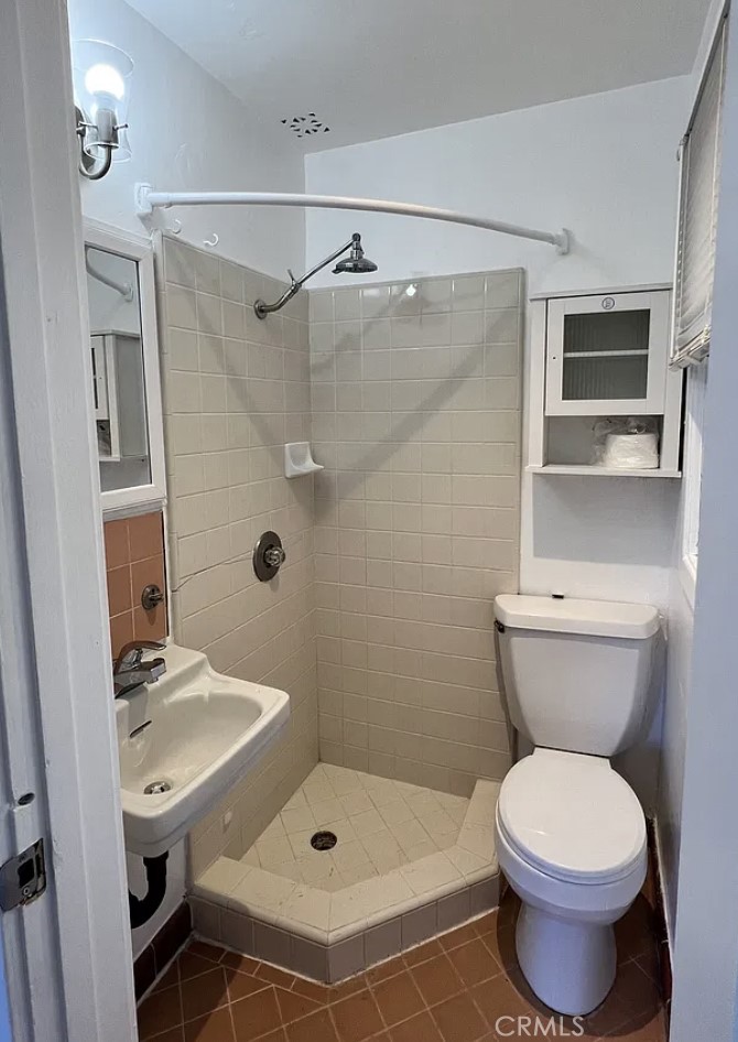 2202 S Coast Highway D.5 Property Photo 7