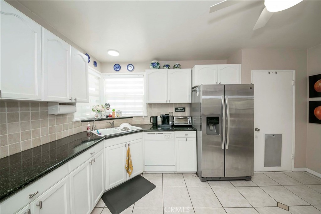 1037 W Ash Property Photo 8