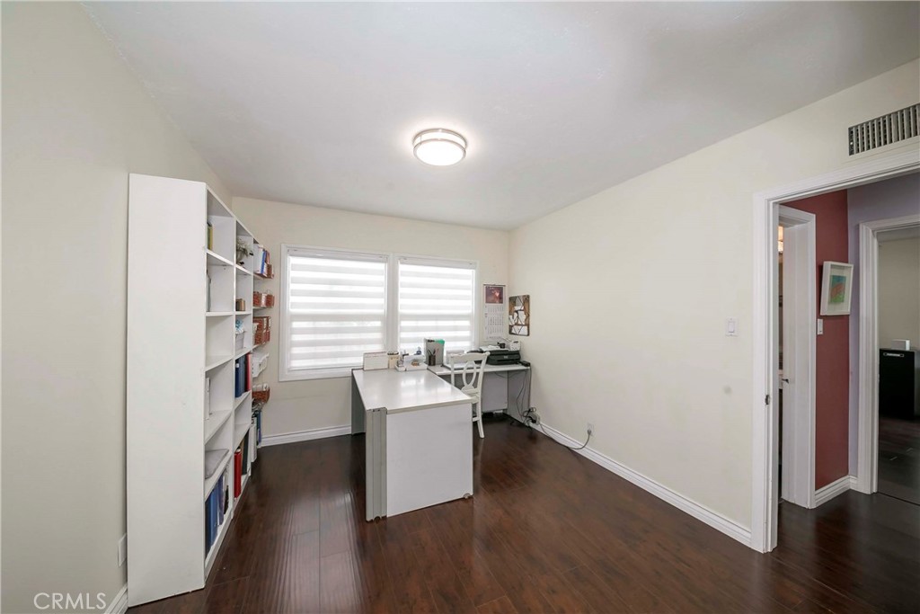 1037 W Ash Property Photo 12