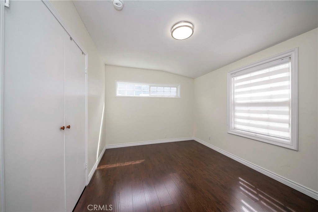 1037 W Ash Property Photo 14