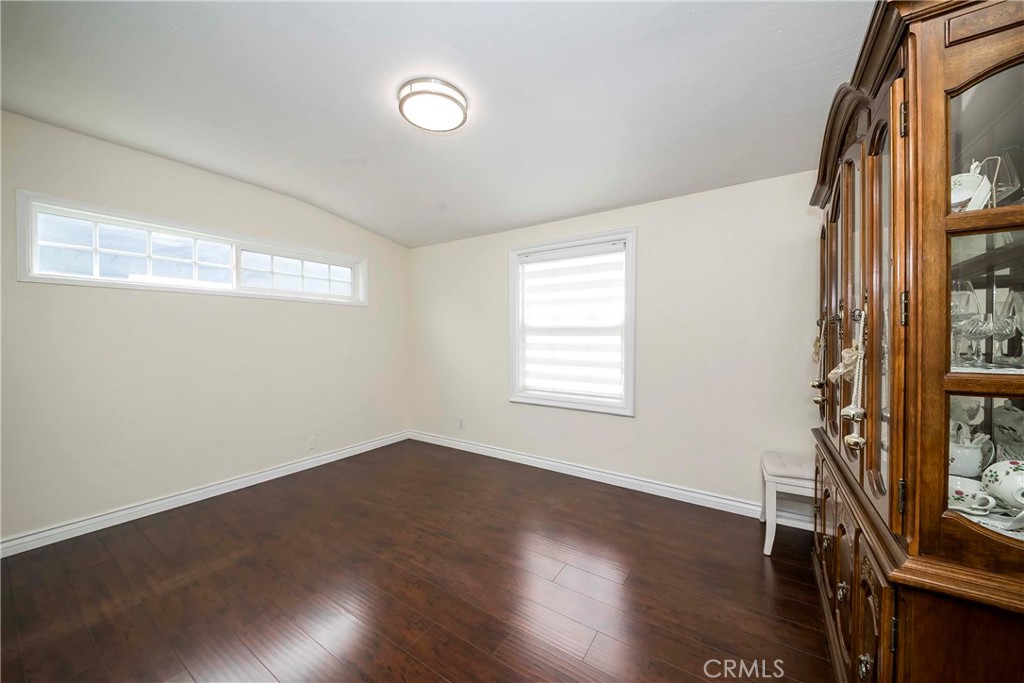 1037 W Ash Property Photo 15