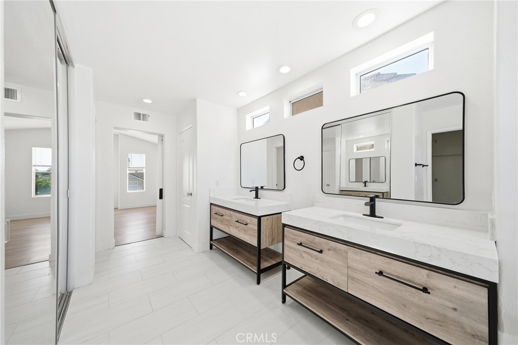 781 Roscoe Street Property Photo 30