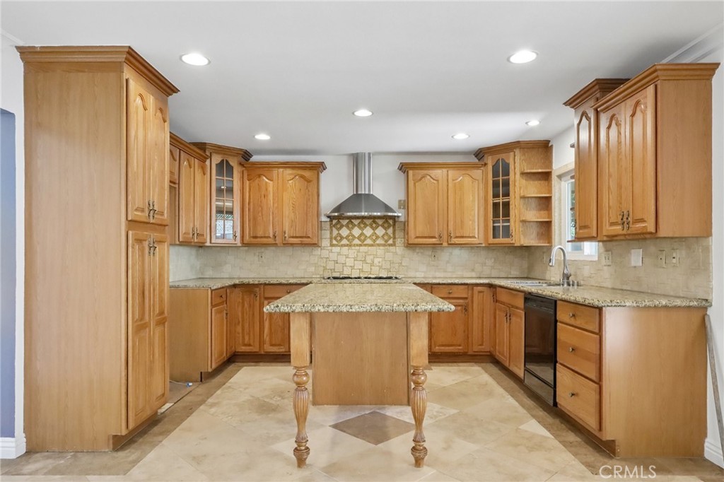 12312 Newport Property Photo 3