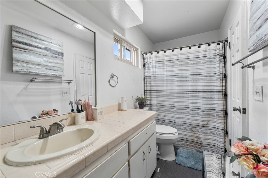 2526 E Van Buren Property Photo 9