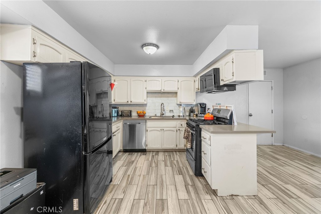 2526 E Van Buren Property Photo 14