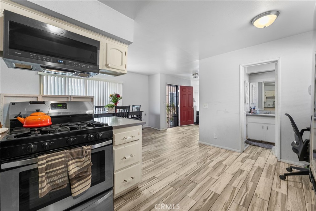 2526 E Van Buren Property Photo 16