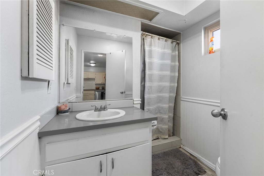 2526 E Van Buren Property Photo 17
